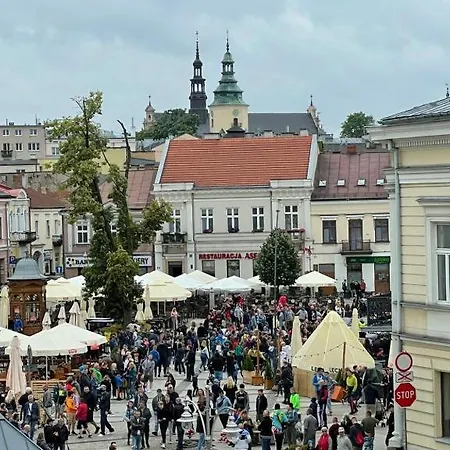 Apartament Neon Jacuzzi -Loft Styl -Rynek Centrum &Parking ,Sniadania For Free Kielce Zewnętrze zdjęcie