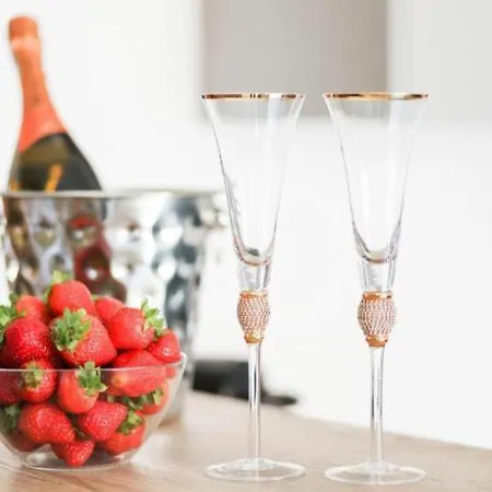 Apartament Neon Jacuzzi -Loft Styl -Rynek Centrum &Parking ,Sniadania For Free Kielce Zewnętrze zdjęcie