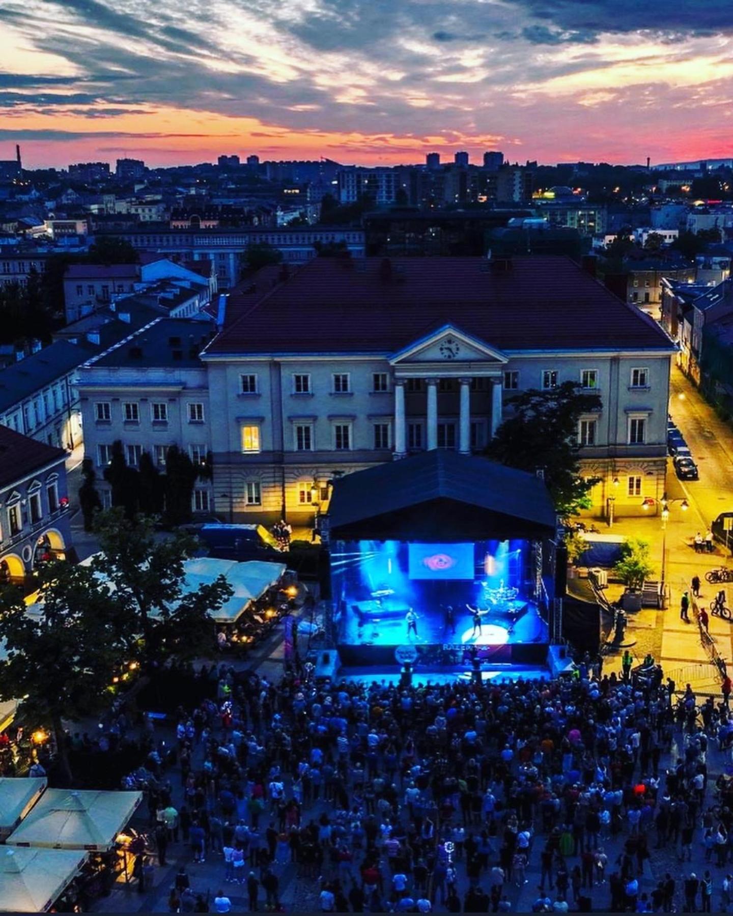 Apartment Neon Jacuzzi -loft Styl -rynek Centrum &parking ,sniadania For Free *