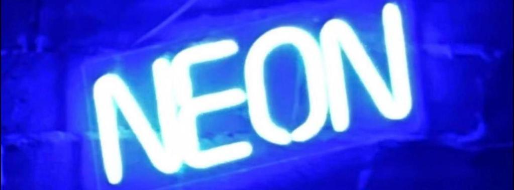 Neon Jacuzzi -loft Styl -rynek Centrum &parking ,sniadania For Free