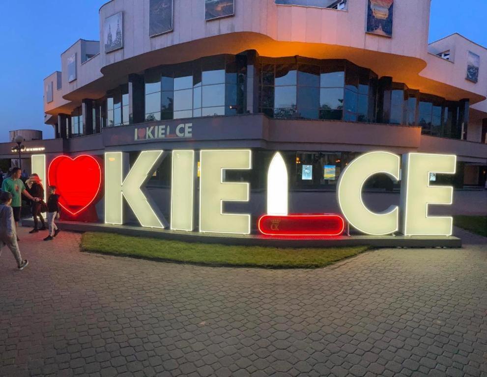 Neon Jacuzzi -loft Styl -rynek Centrum &parking ,sniadania For Free Apartment Kielce