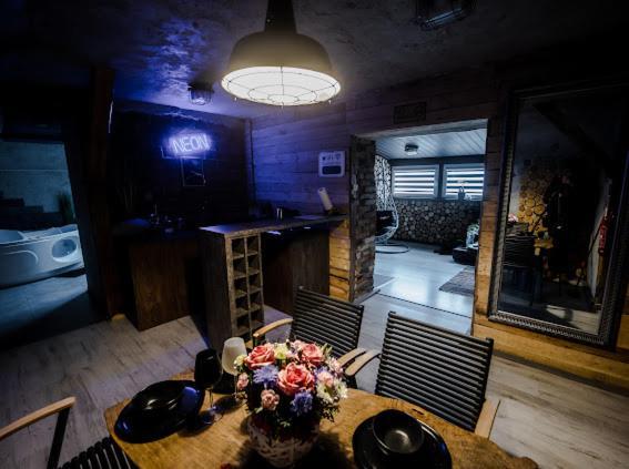 Neon Jacuzzi -loft Styl -rynek Centrum &parking ,sniadania For Free Apartment *
