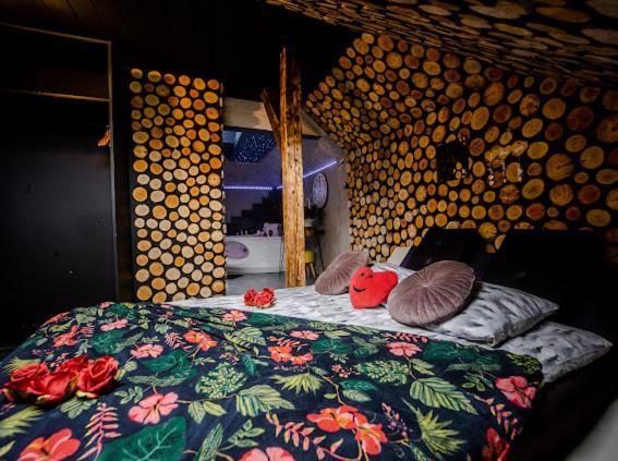 Neon Jacuzzi -loft Styl -rynek Centrum &parking ,sniadania For Free Apartment