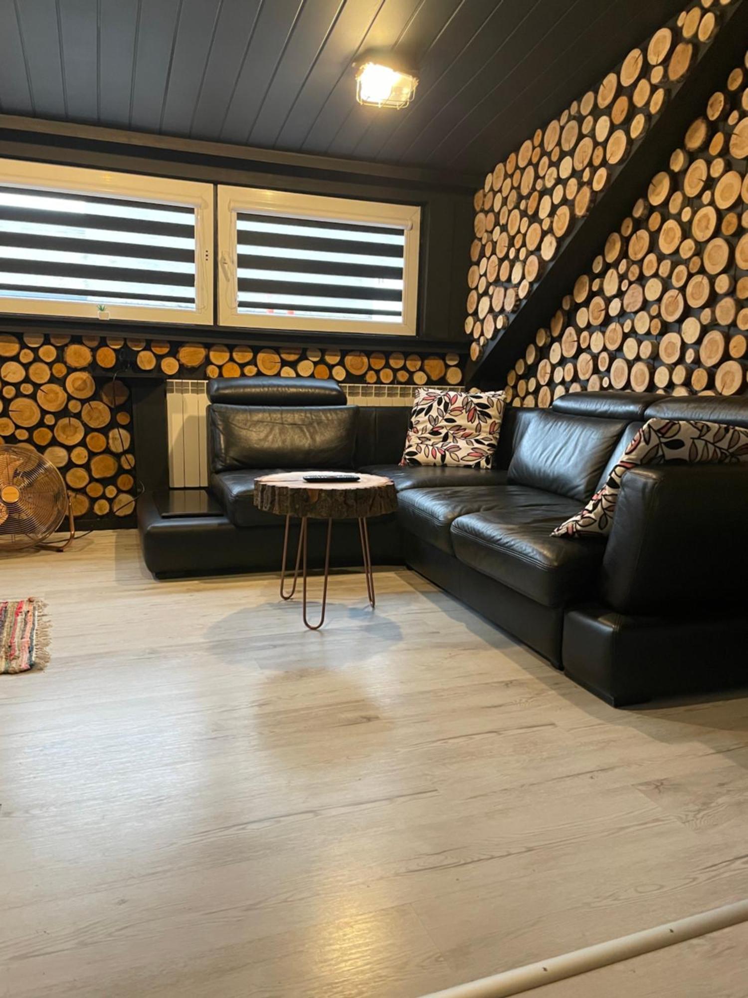 Neon Jacuzzi -loft Styl -rynek Centrum &parking ,sniadania For Free Apartment *
